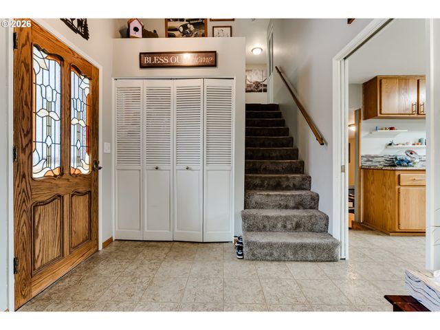 2790 23RD St, Springfield, OR 97477