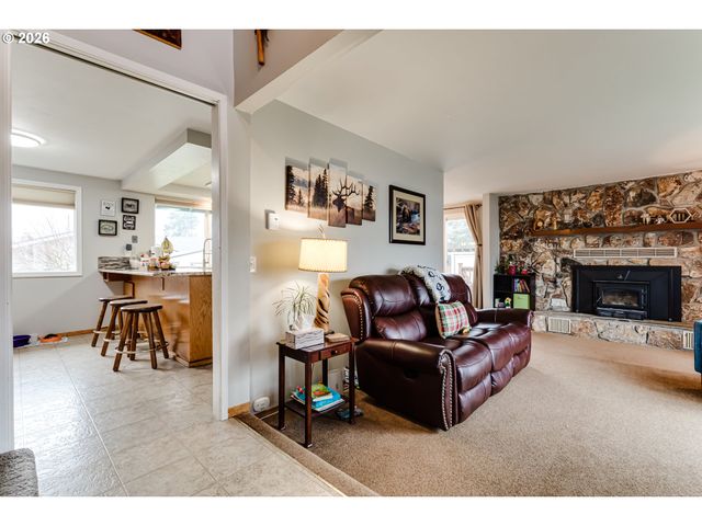 2790 23RD St, Springfield, OR 97477