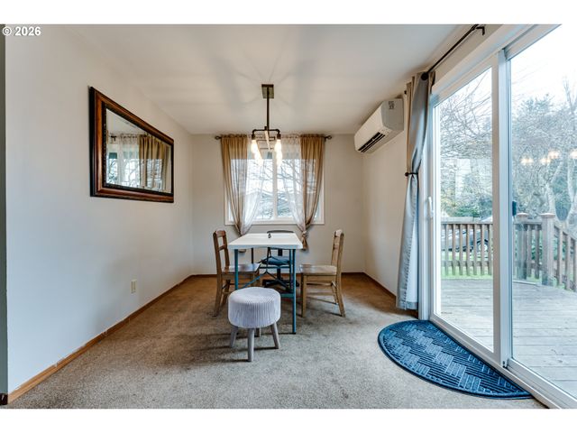 2790 23RD St, Springfield, OR 97477