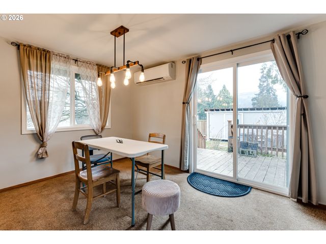 2790 23RD St, Springfield, OR 97477