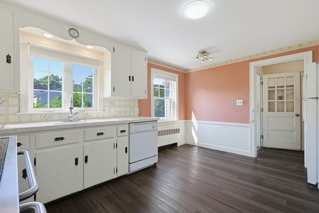 70 Oakdale Rd, Newton, MA 02459