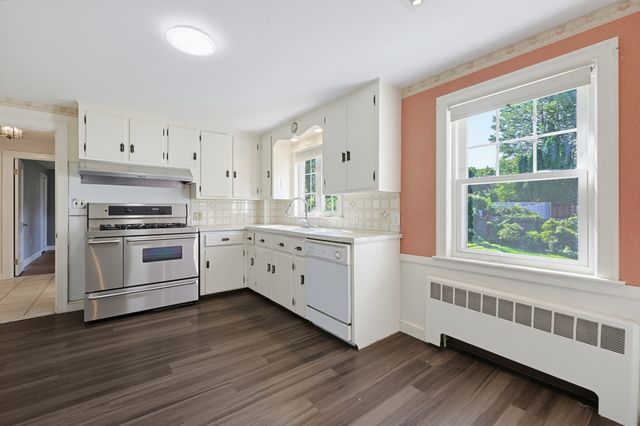 70 Oakdale Rd, Newton, MA 02459