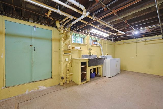 70 Oakdale Rd, Newton, MA 02459