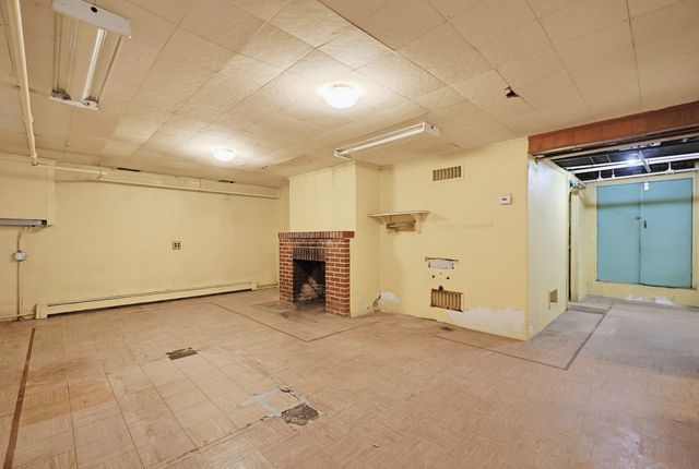 70 Oakdale Rd, Newton, MA 02459