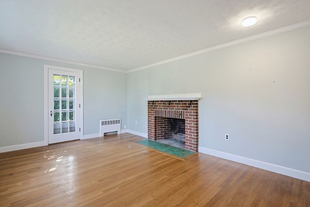 70 Oakdale Rd, Newton, MA 02459