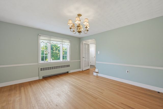 70 Oakdale Rd, Newton, MA 02459