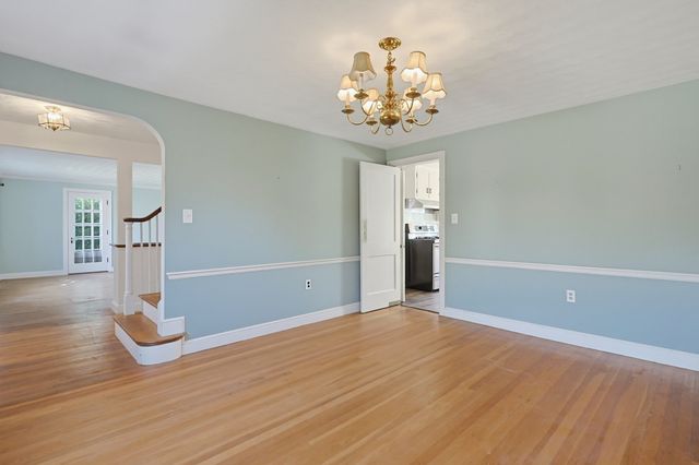70 Oakdale Rd, Newton, MA 02459