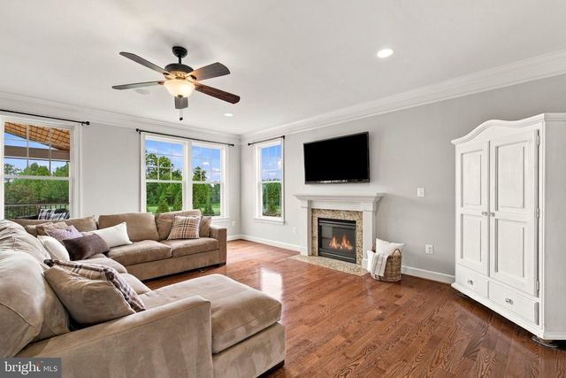 41858 FARNBOROUGH PL, Leesburg, VA 20176