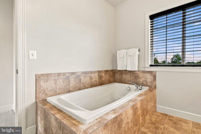 41858 FARNBOROUGH PL, Leesburg, VA 20176