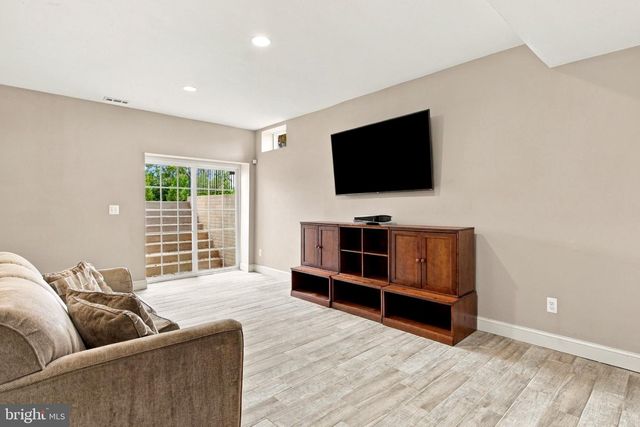 41858 FARNBOROUGH PL, Leesburg, VA 20176