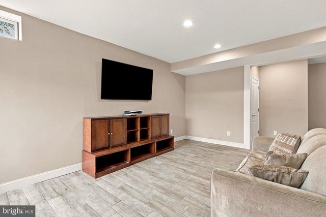 41858 FARNBOROUGH PL, Leesburg, VA 20176