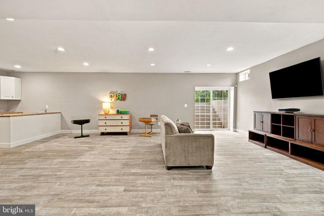 41858 FARNBOROUGH PL, Leesburg, VA 20176