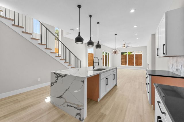 814 Bayonne Street, Dallas, TX 75212
