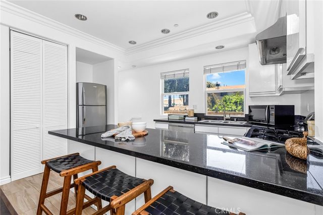 431 N Los Robles Avenue 2, Pasadena, CA 91101