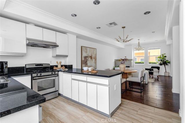 431 N Los Robles Avenue 2, Pasadena, CA 91101