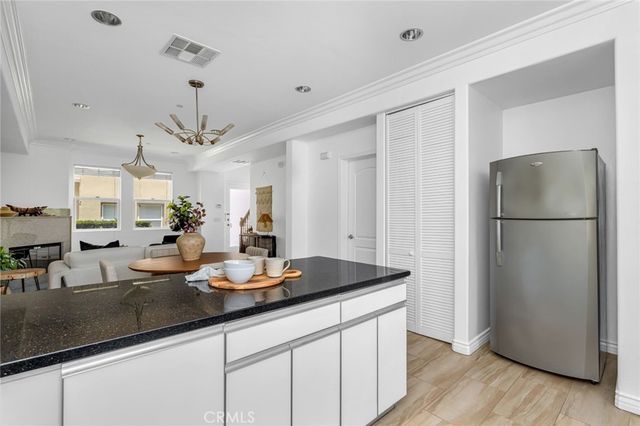 431 N Los Robles Avenue 2, Pasadena, CA 91101