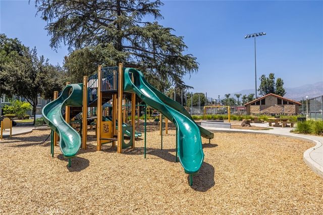 431 N Los Robles Avenue 2, Pasadena, CA 91101