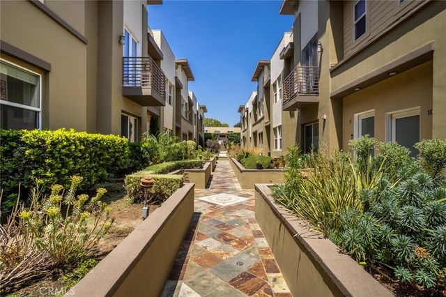 431 N Los Robles Avenue 2, Pasadena, CA 91101