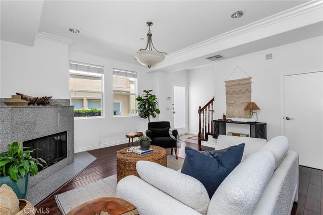 431 N Los Robles Avenue 2, Pasadena, CA 91101