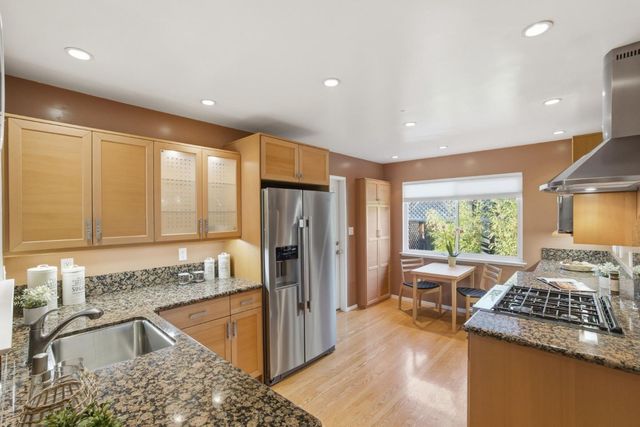 852 Peach Avenue, Sunnyvale, CA 94087