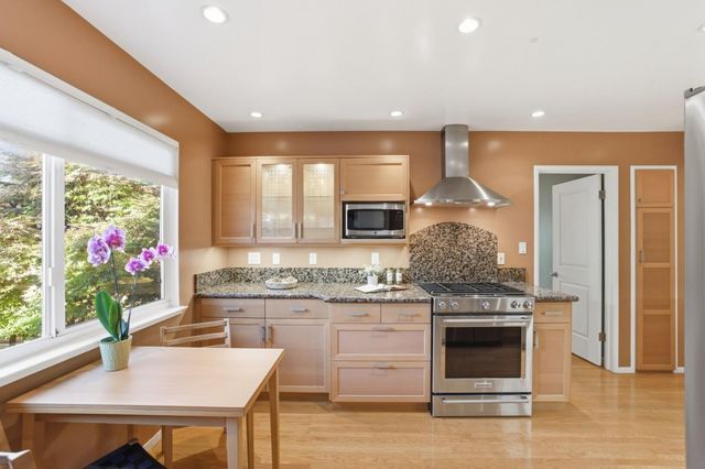 852 Peach Avenue, Sunnyvale, CA 94087