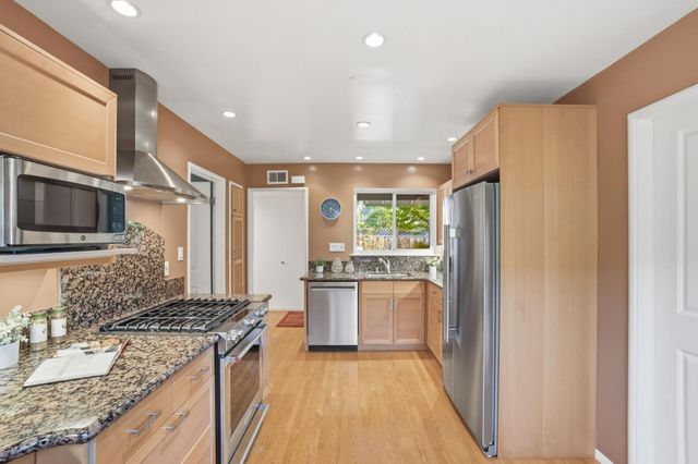 852 Peach Avenue, Sunnyvale, CA 94087