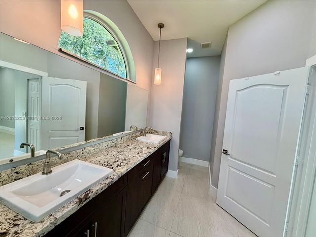 5600 SW 199th Avenue, Pembroke Pines, FL 33332
