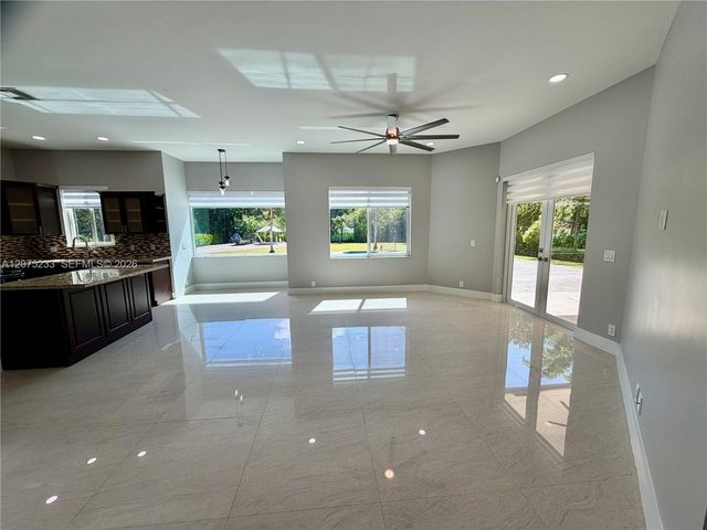 5600 SW 199th Avenue, Pembroke Pines, FL 33332