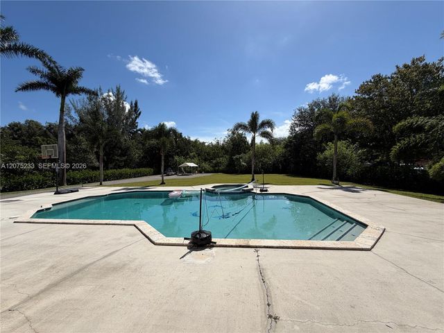 5600 SW 199th Avenue, Pembroke Pines, FL 33332