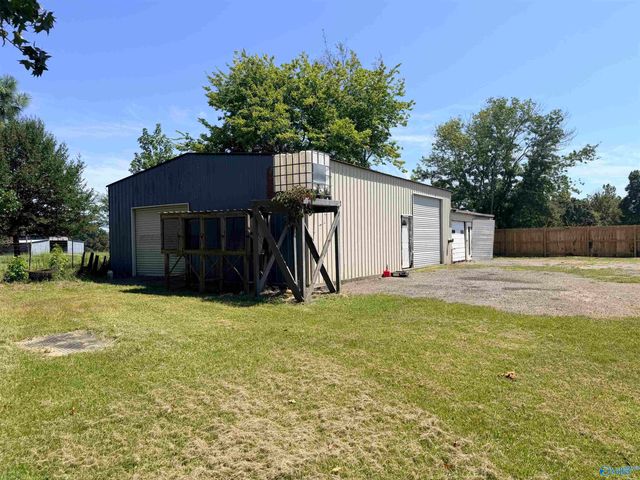 7933 County Road 170, Trinity, AL 35673