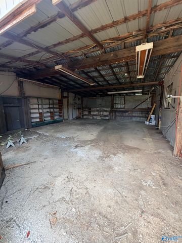 7933 County Road 170, Trinity, AL 35673