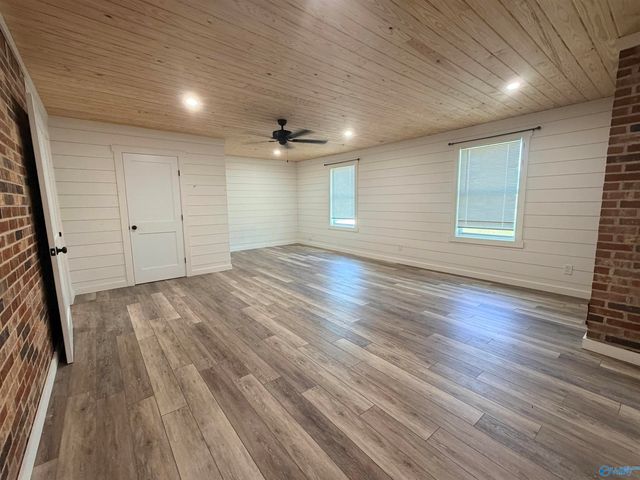 7933 County Road 170, Trinity, AL 35673