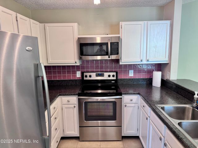 7604 LEAFY FOREST Way, Jacksonville, FL 32277
