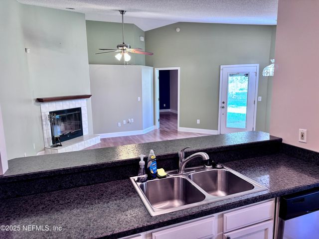 7604 LEAFY FOREST Way, Jacksonville, FL 32277
