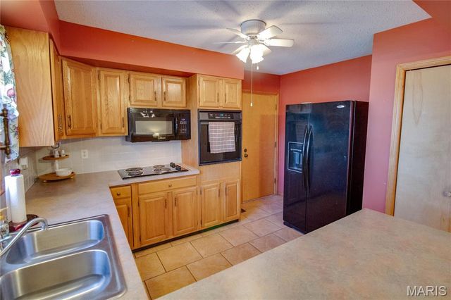 3933 Arbre Lane, Florissant, MO 63034