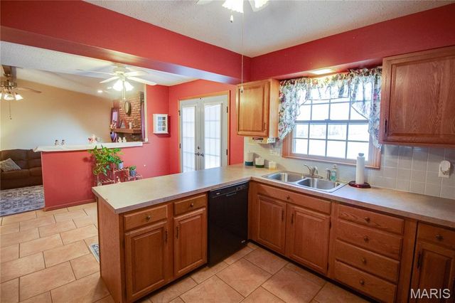 3933 Arbre Lane, Florissant, MO 63034