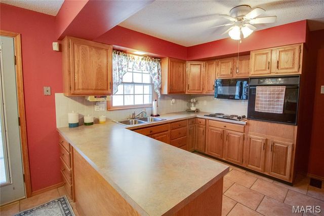 3933 Arbre Lane, Florissant, MO 63034