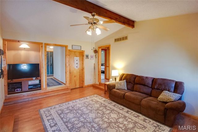 3933 Arbre Lane, Florissant, MO 63034