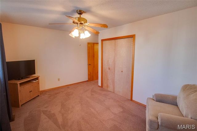 3933 Arbre Lane, Florissant, MO 63034