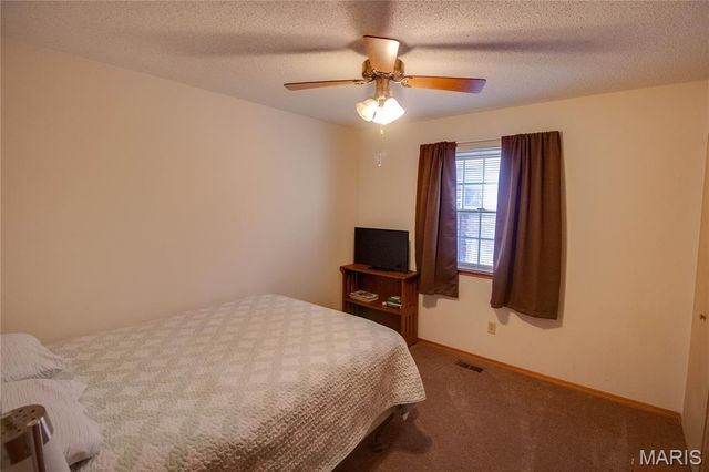 3933 Arbre Lane, Florissant, MO 63034