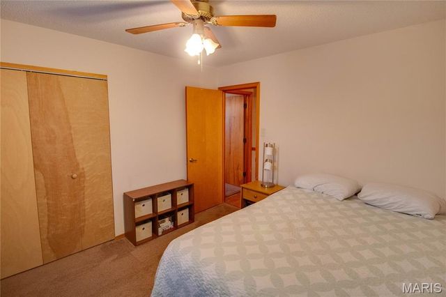 3933 Arbre Lane, Florissant, MO 63034