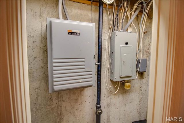 3933 Arbre Lane, Florissant, MO 63034