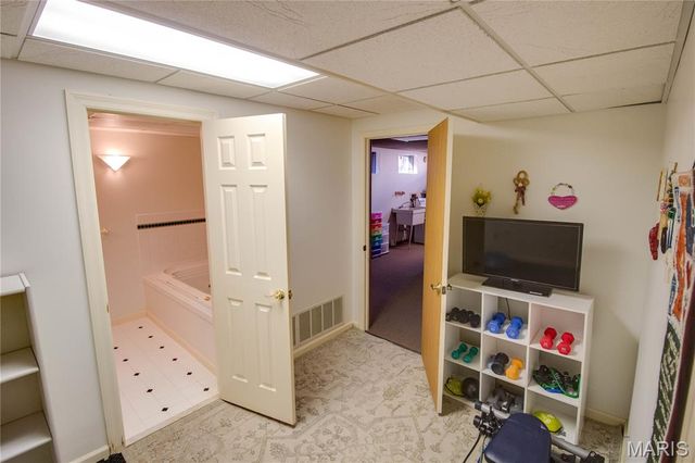 3933 Arbre Lane, Florissant, MO 63034