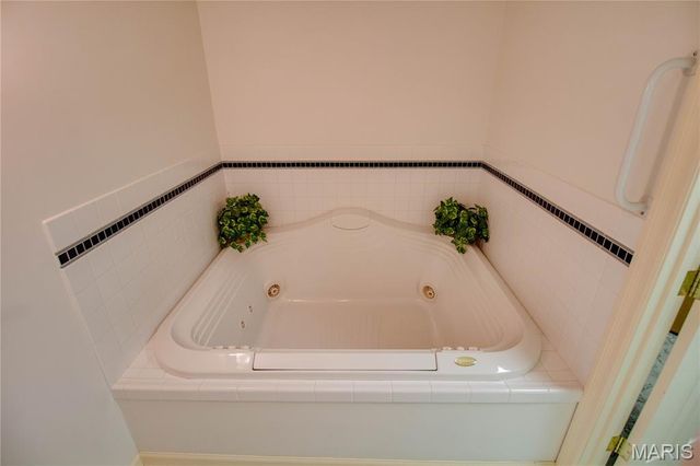 3933 Arbre Lane, Florissant, MO 63034