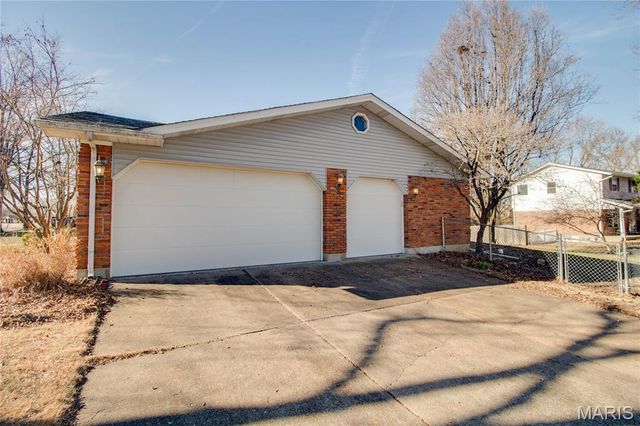 3933 Arbre Lane, Florissant, MO 63034