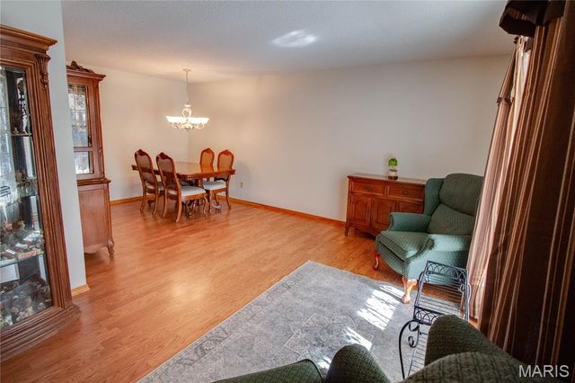 3933 Arbre Lane, Florissant, MO 63034