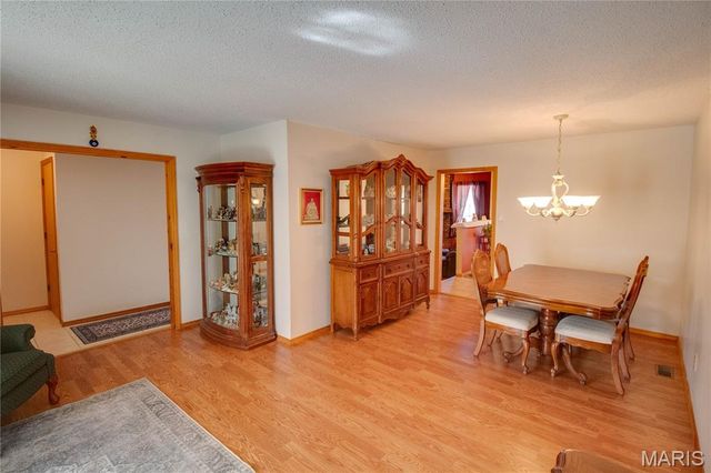 3933 Arbre Lane, Florissant, MO 63034