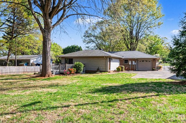 201 N Pine Street, Lowell, NC 28098