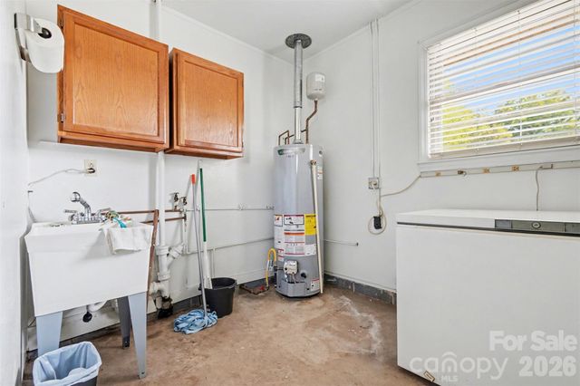 201 N Pine Street, Lowell, NC 28098