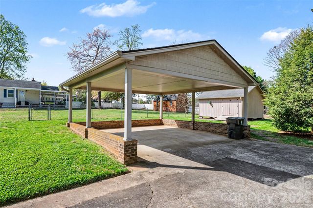 201 N Pine Street, Lowell, NC 28098